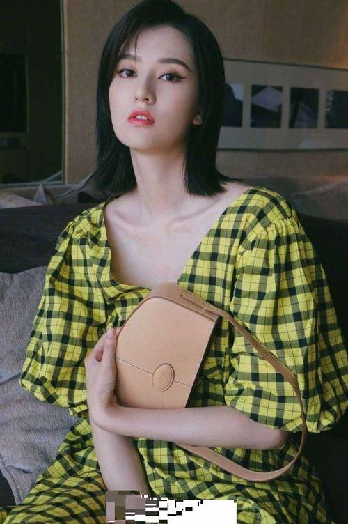 明星网红戴手镯照片女生