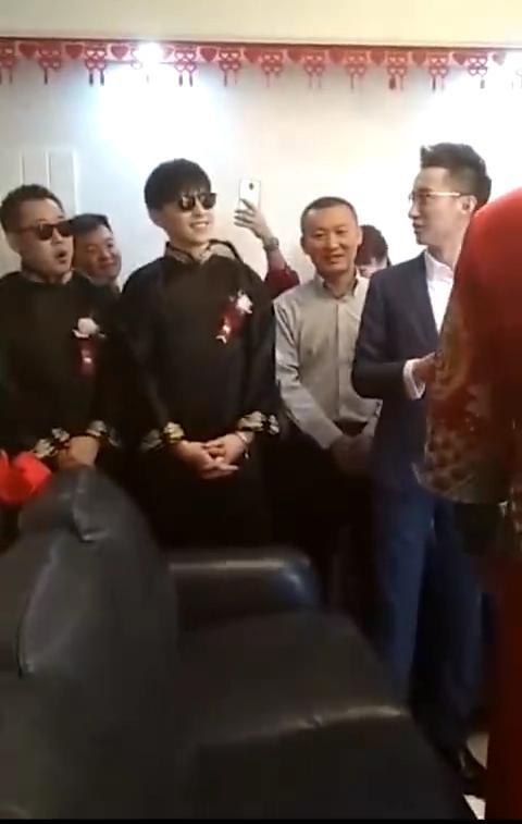 明星网红伴郎叫什么来着,揭秘明星网红伴郎的神秘名字