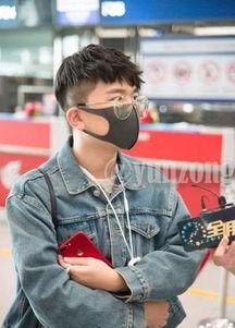 接机明星网红是谁呀图片,人气爆棚引围观