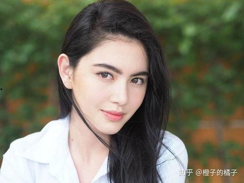 女明星网红沙发是谁,揭秘网红沙发背后的故事