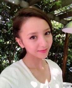 明星网红路人图图片女孩,青春活力女孩的时尚演绎