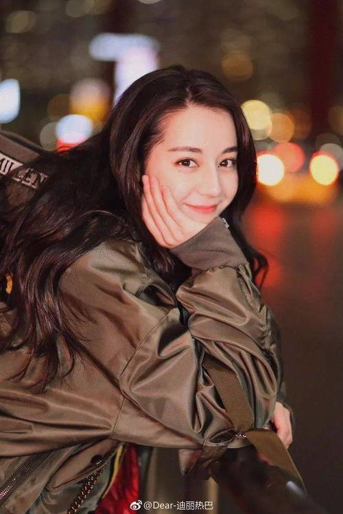 明星网红同款作品大全,潮流风向标揭秘