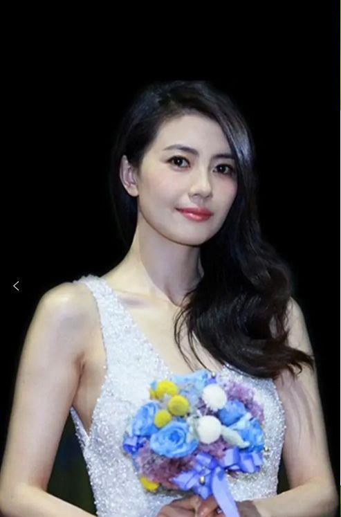 美女明星网红比赛视频,美女明星风采绽放，精彩瞬间盘点