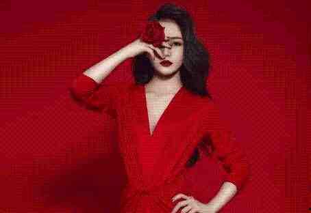 美女明星网红比赛视频,美女明星风采绽放，精彩瞬间盘点