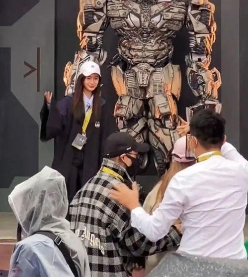 威震天明星网红合照,一场跨界时尚盛宴