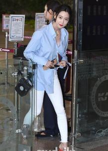 明星网红鞠躬姿势图片女,网红鞠躬姿势引发网友热议