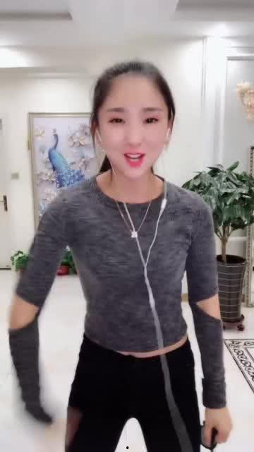 主持明星网红小姐姐视频,魅力四溢的直播现场