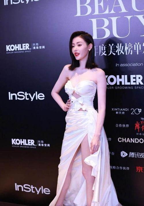 抹胸裙明星网红是谁,揭秘抹胸裙红毯秀，明星网红惊艳亮相