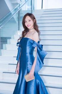 抹胸裙明星网红是谁,揭秘抹胸裙红毯秀，明星网红惊艳亮相