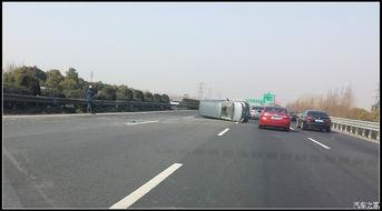 瓜沥高速车祸今日,惊魂瞬间，紧急救援展开